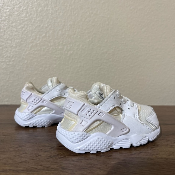 Nike Kids White Sneakers - Picture 3 of 9